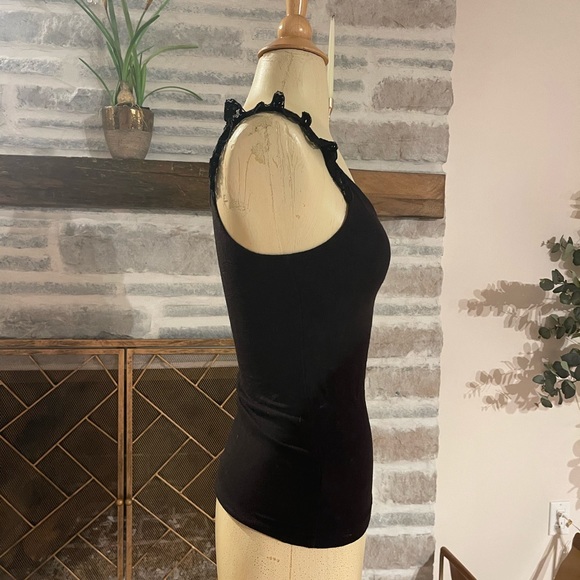 Guess black ribbed tank with lace strap flutter detail size small - Picture 4 of 5